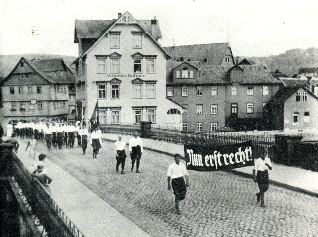 Aufmarsch der Marburger SA während des Uniformverbots, Juli 1930