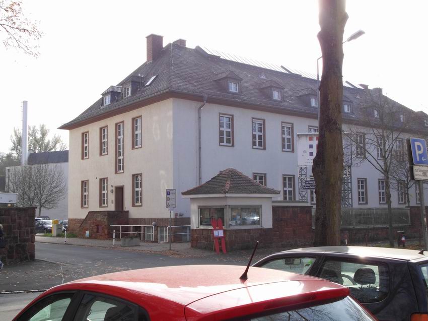 Foto: Eingang zum Kämpfrasen