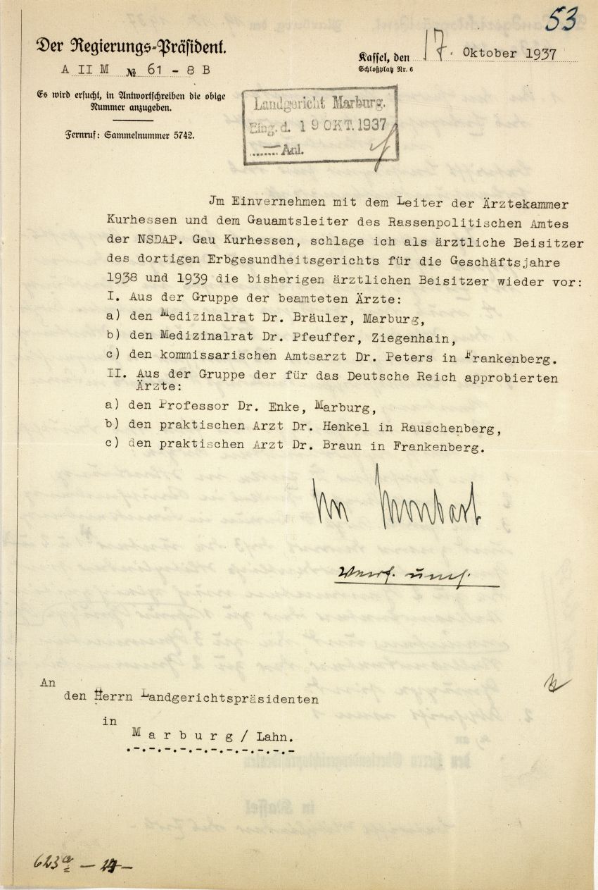 Schreiben des Regierungspräsidenten in Kassel an den Landgerichtspräsidenten in Marburg betreffend die Ernennung ärztlicher Beisitzer am dortigen Erbgesundheitsgericht, 17. Oktober 1937