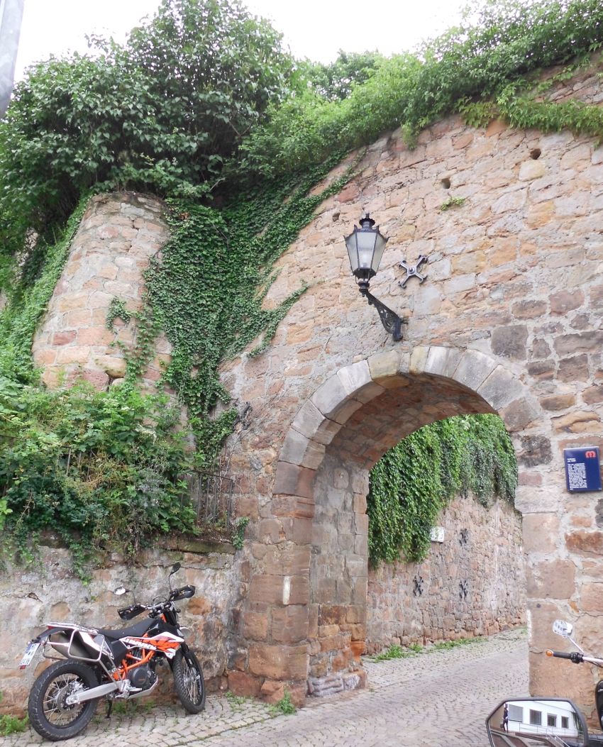 Gewohnheitsrecht bei der Aufnahme als Bürger in Marburg, um 1395