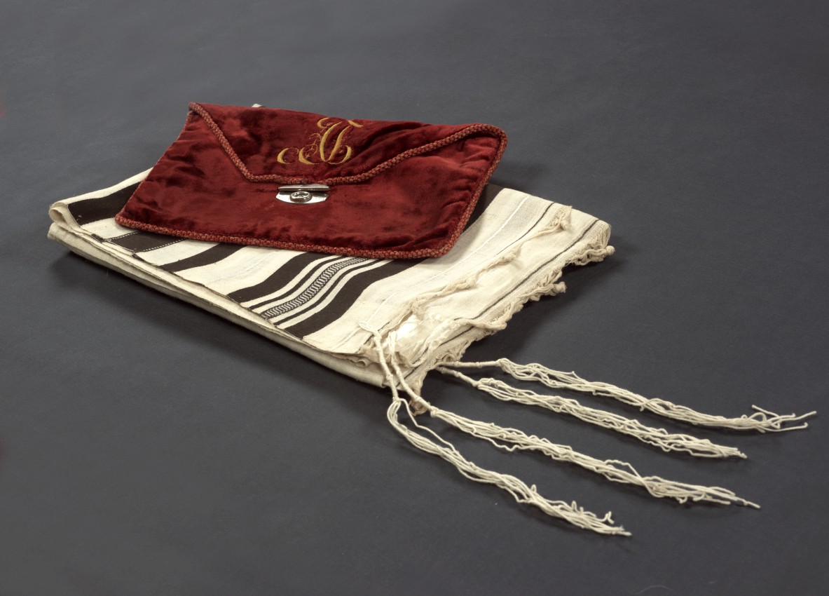 Tallit und Samttasche mit Monogramm, vor 1932