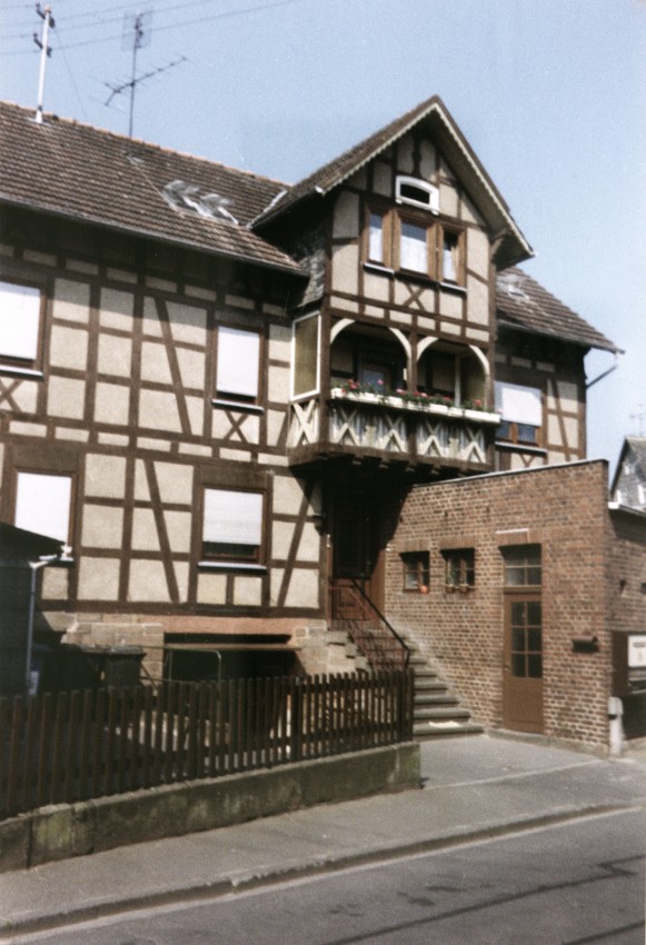 Foto: Wohnhaus der Familie Löwenstein, Fronhausen, errichtet 1881, Aufnahme ca. 1987