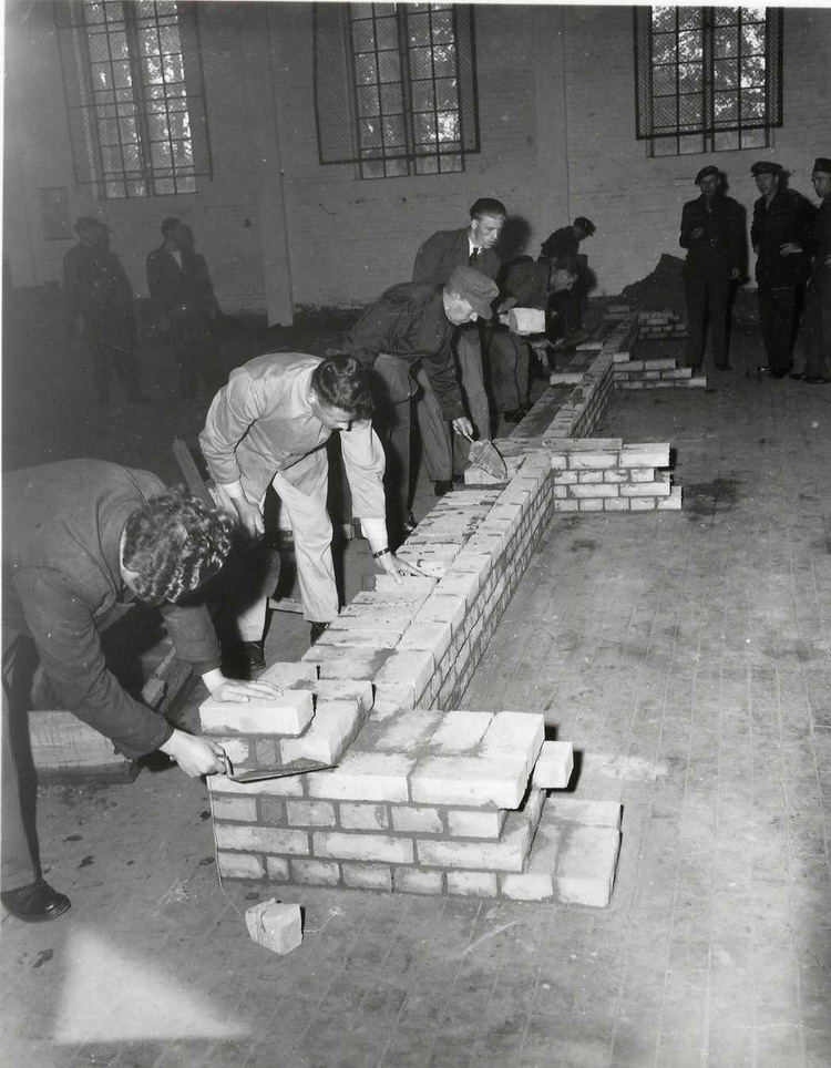 Foto: Ausbildung von Displaced Persons in der DP-Schule Arolsen, Mai 1947.