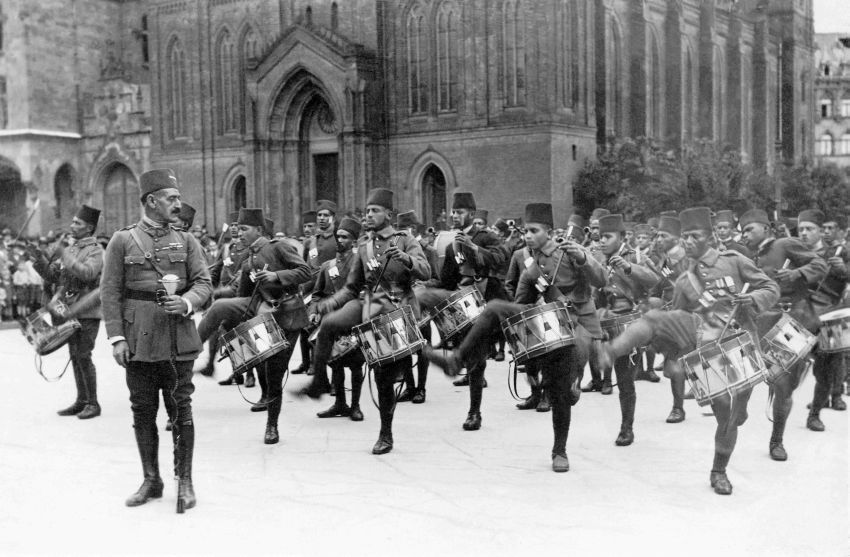 Fotografie: Exerziermarsch Kolonialtruppen