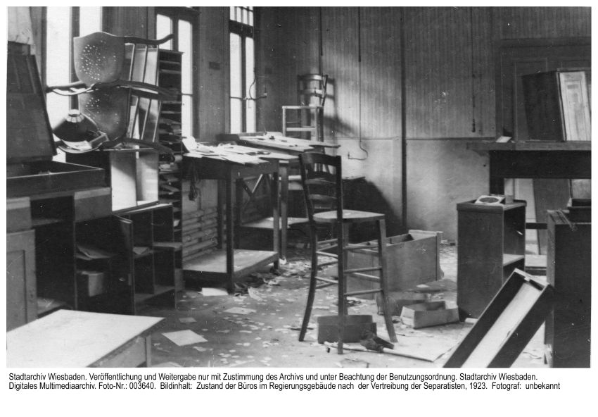 Fotografie: Zerstörungen im Regierungspräsidium nach dem Ende des Separatisten-Putsches im Dezember 1923.