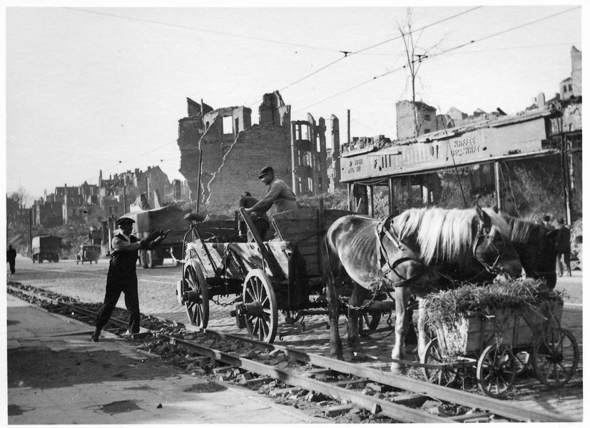 Foto: Abtransport wiederverwendbarer Ziegelsteine in Kassel