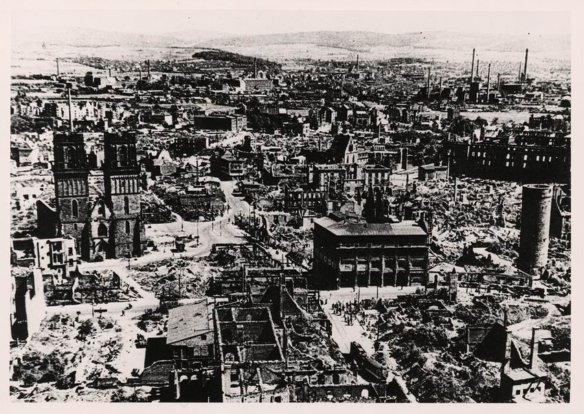 Fotografie von Kassel mit Kriegszerstörungen, um 1945