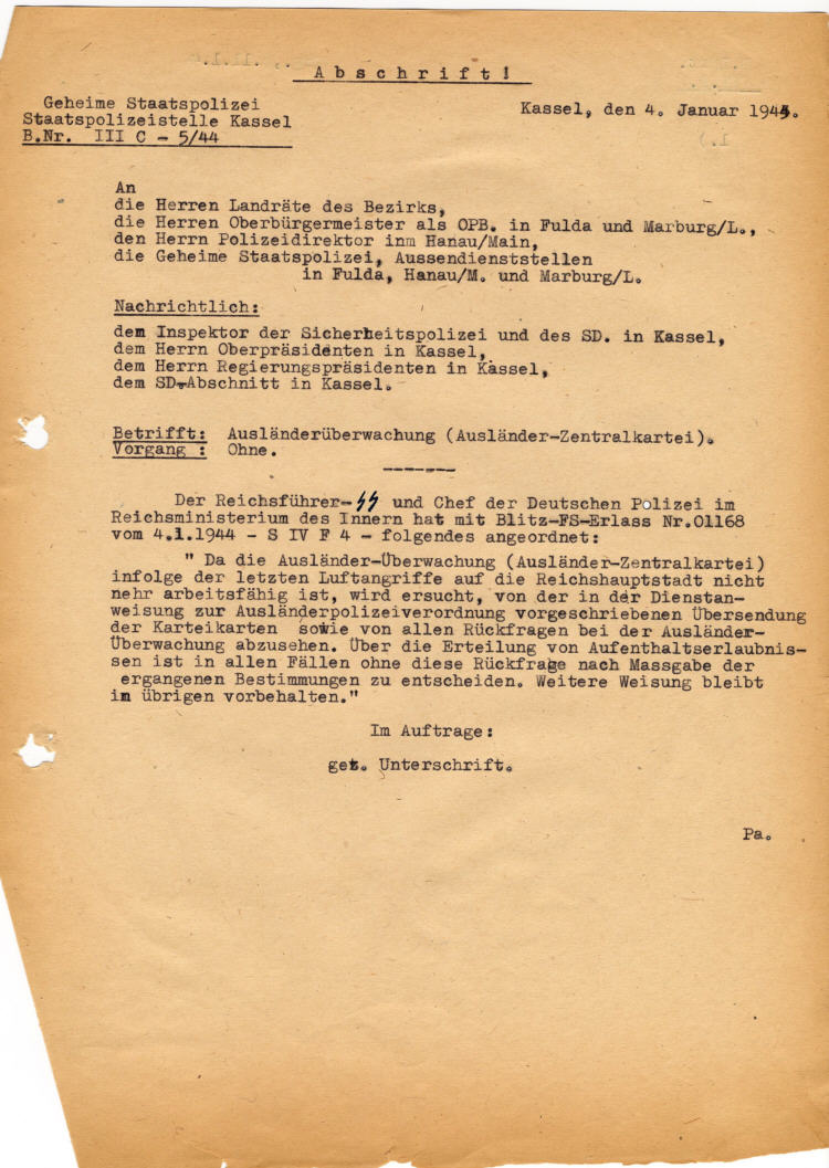 Gestapo Kassel an die Landräte usw: Ausländerüberwachung (Zentralkartei) in Berlin infolge der Luftangriffe auf Berlin nicht mehr arbeitsfähig