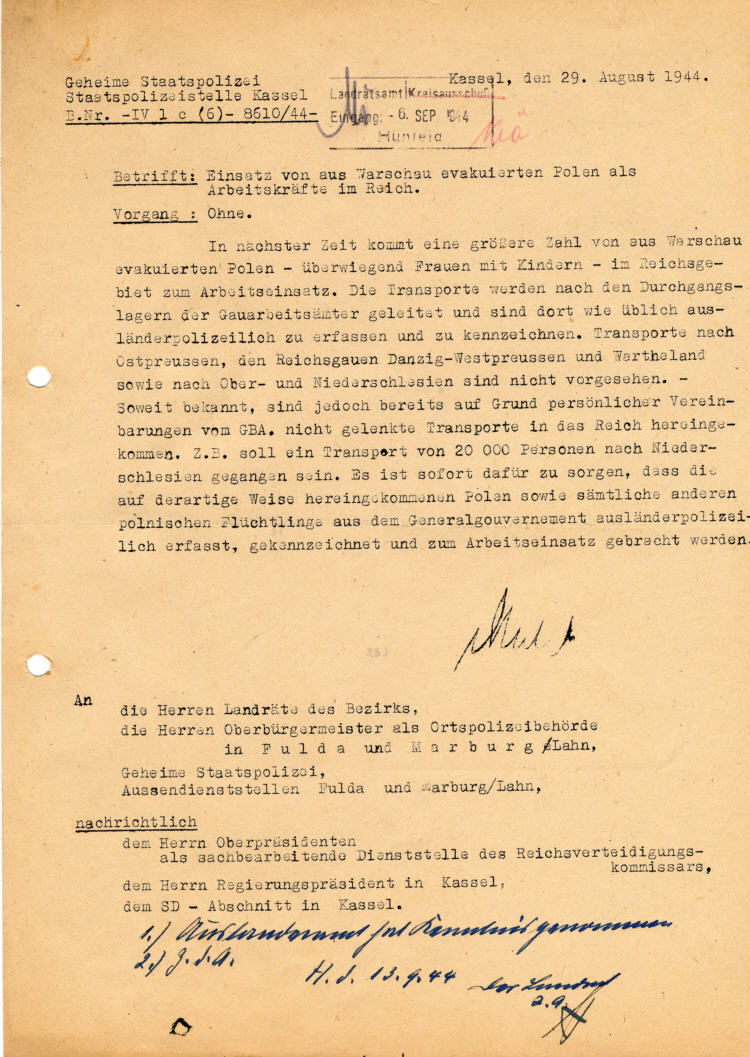 Gestapo Kassel an die Landräte des Bezirks:  Einsatz von aus Warschau evakuierten Polen als Arbeitskräfte im Reich