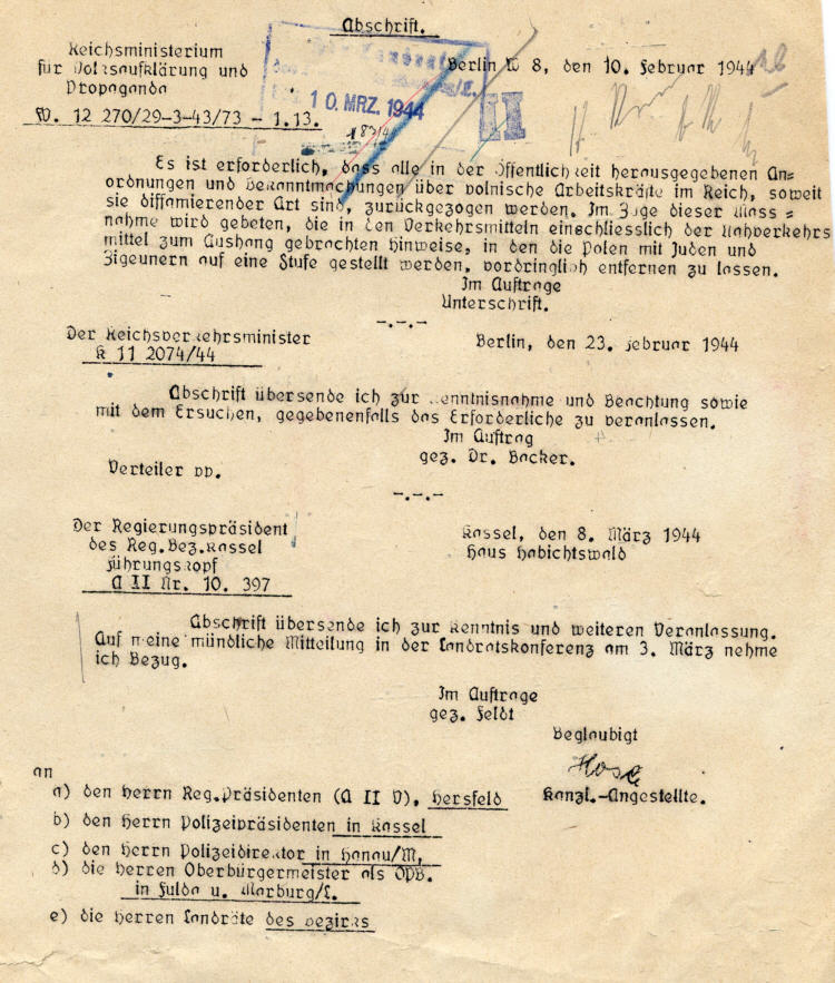 Das Reichsministerium für Volksaufklärung und Propaganda, Berlin: Anordnungen und Aushänge diffamierender Art gegenüber Polen (Gleichstellung mit Juden und Zigeunern) in Verkehrsmitteln sind zu entfernen