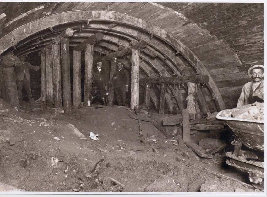 Fotographien: Arbeitseinsatz beim Bau eines Eisenbahntunnels, Altenbeken um 1900