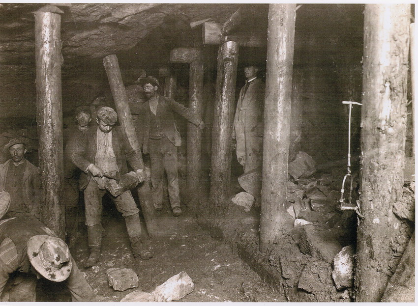 Fotographien: Arbeitseinsatz beim Bau eines Eisenbahntunnels, Altenbeken um 1900