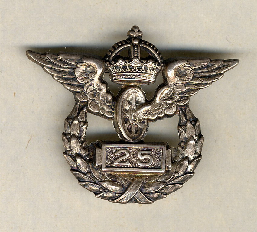 Urkunde und Ehrenabzeichen zum 25jährigen Dienstjubiläum, Darmstadt, den 25. November 1917.