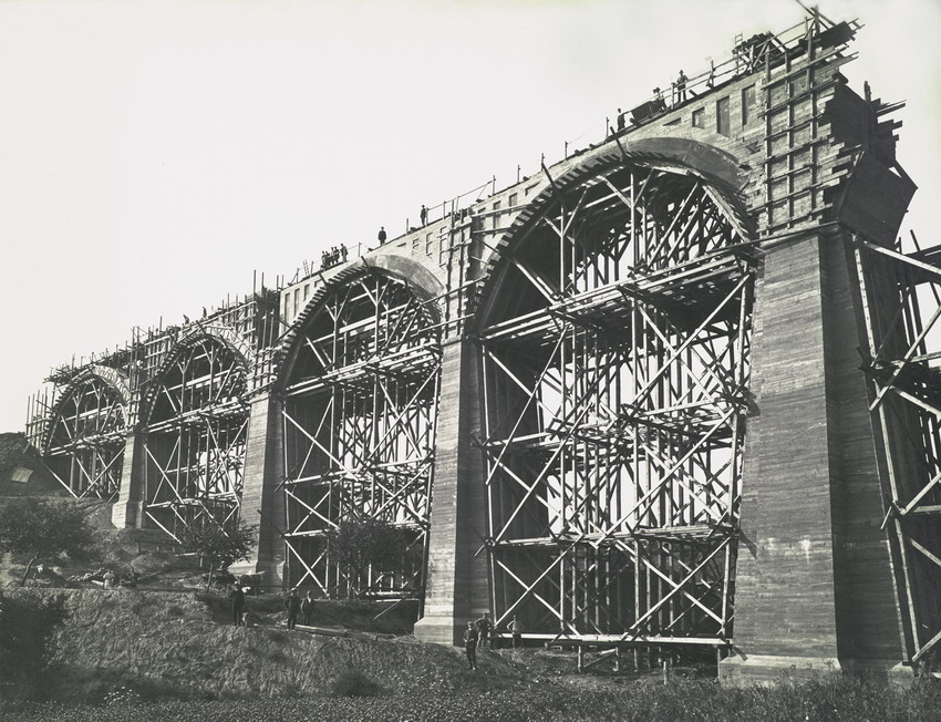 Fotographien: Brückenbau zwischen Bad Wildungen und Korbach  und dem Tunnel auf der Rhein-Weser-Bahn.