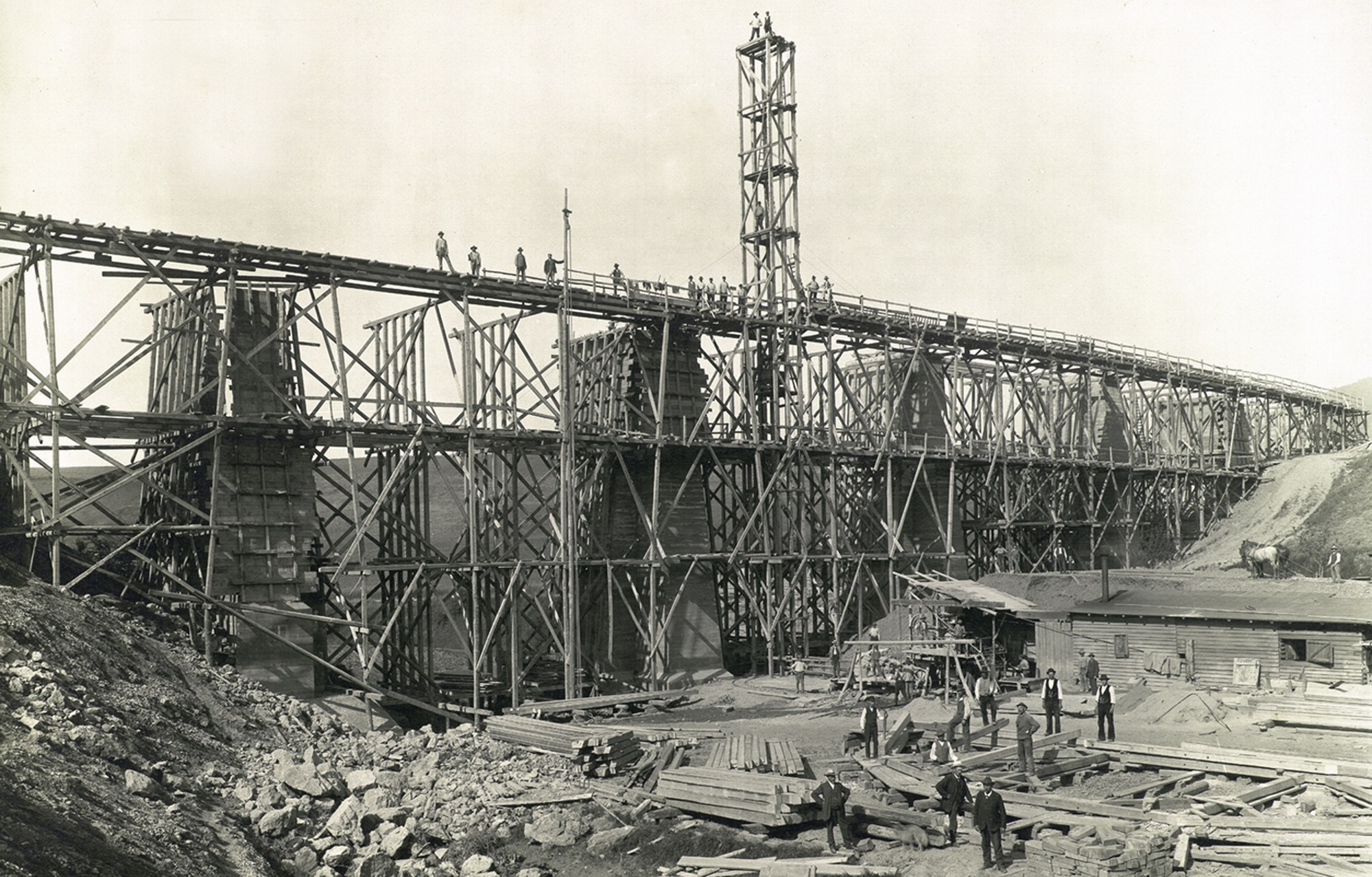Fotographien: Brückenbau zwischen Bad Wildungen und Korbach  und dem Tunnel auf der Rhein-Weser-Bahn.
