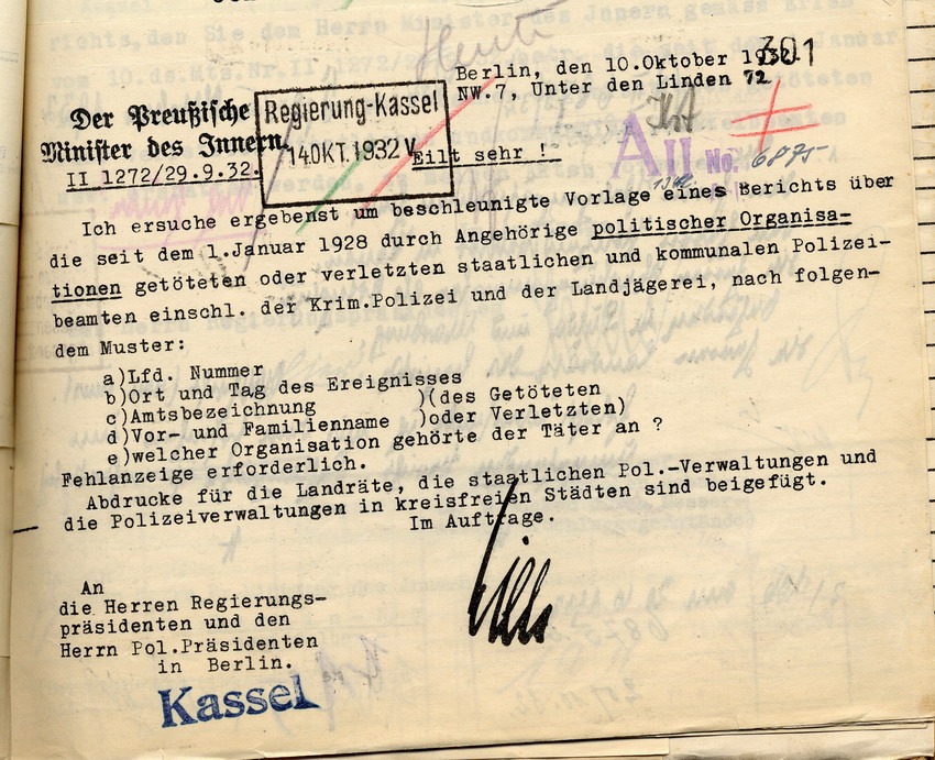 Übersicht der Sicherheitsbehörden über die im Regierungsbezirk Kassel seit dem 1. Januar 1928 durch Angehörige politischer Organisationen getöteten oder verletzten Polizeibeamten, Berlin und Kassel im Oktober 1932.