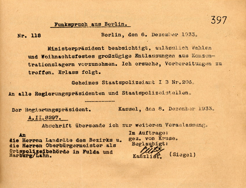 Funkspruch des Geheimen Staatspolizeiamtes: Mitteilung über geplante Entlassung von Schutzhäftlingen anlässlich der Reichstagswahlen und des Weihnachtsfestes, Berlin, den 6. Dezember 1933.