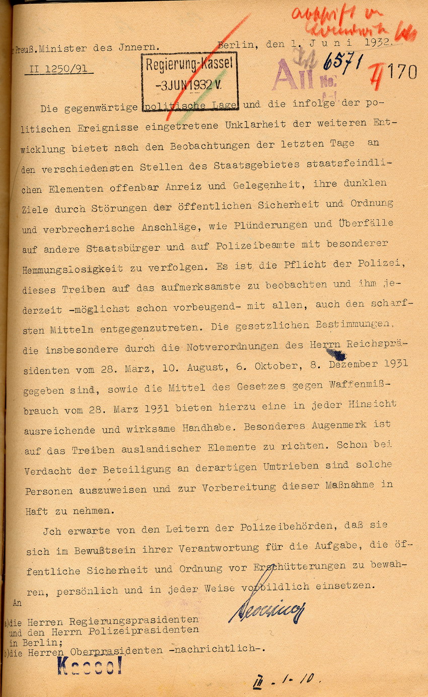 Aufruf  des Innenministers anlässlich der gestiegenen Zahl politischer Zusammenstöße die Polizeikräfte in erhöhte Alarmbereitschaft zu versetzen, Berlin, den 1. Juni 1932.