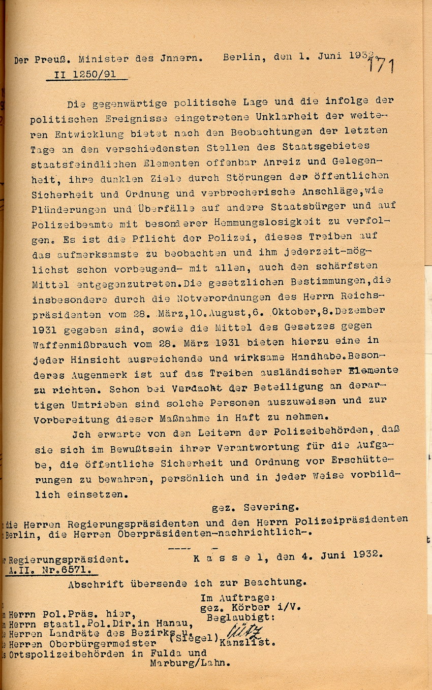 Aufruf  des Innenministers anlässlich der gestiegenen Zahl politischer Zusammenstöße die Polizeikräfte in erhöhte Alarmbereitschaft zu versetzen, Berlin, den 1. Juni 1932.