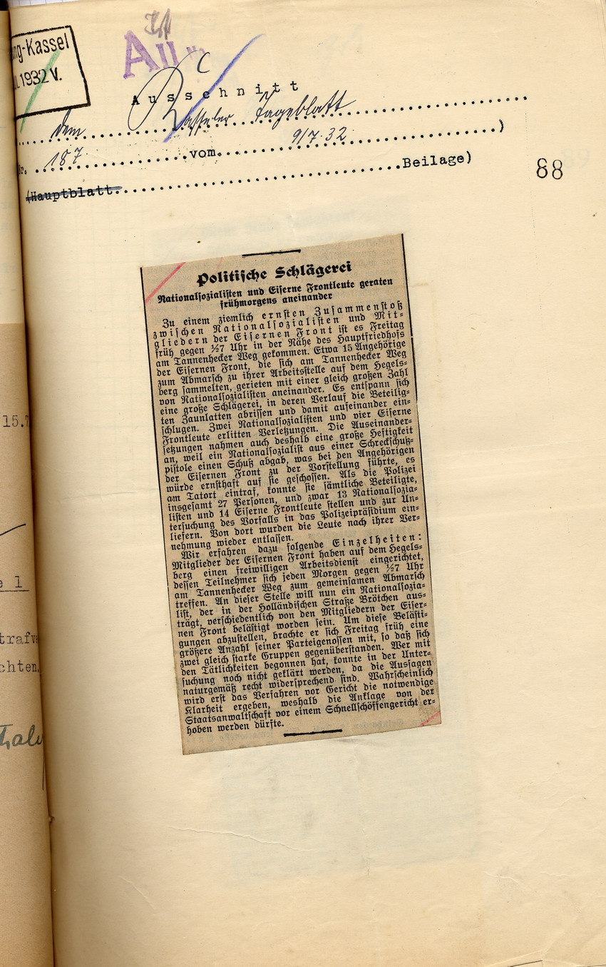Zeitungsartikel des Kasseler Volksblattes "Politische Schlägerei. Nationalsozialisten und Eiserne Frontleute geraten frühmorgens aneinander", Kassel, den 9. Juli 1932.