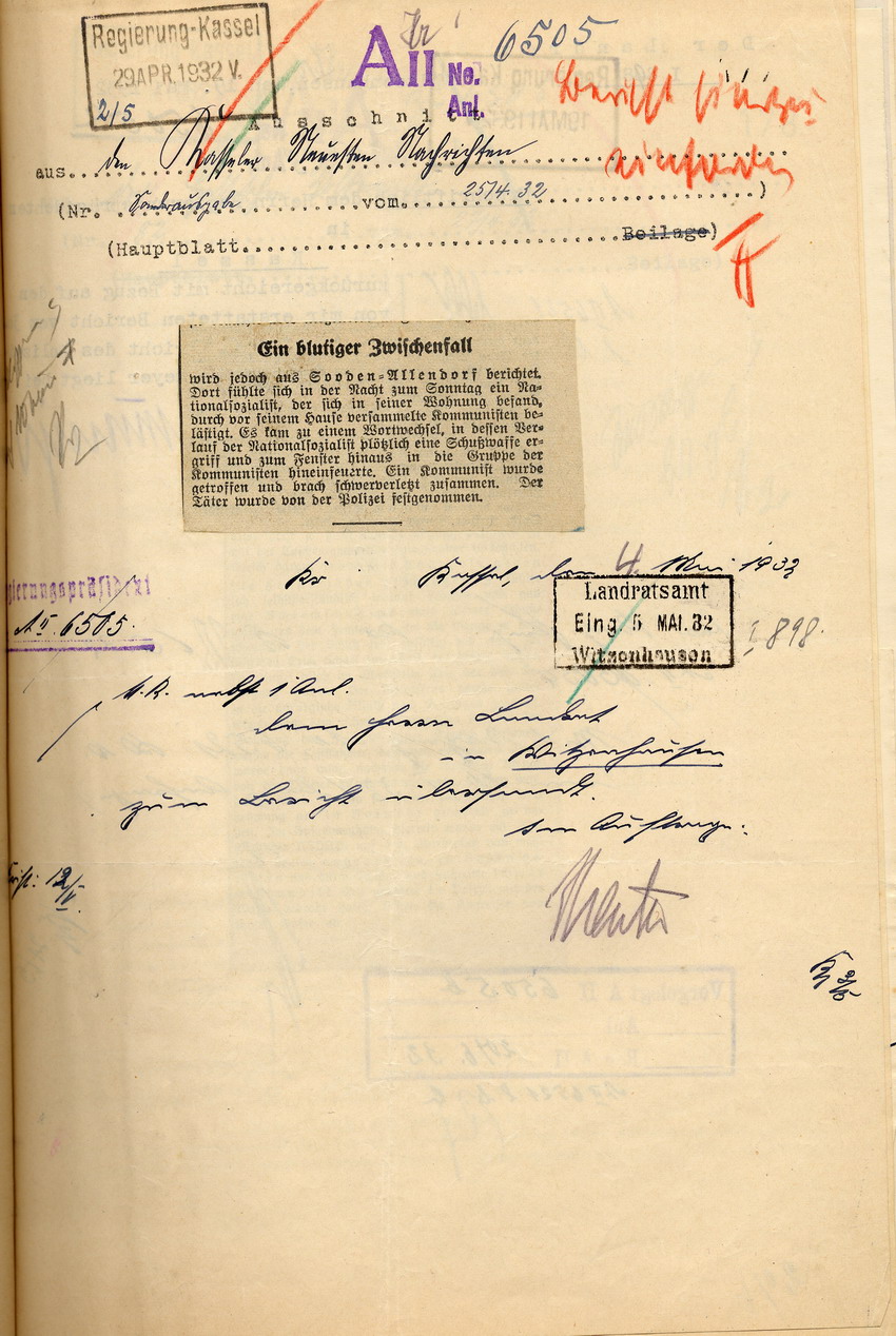 Zeitungsartikel der Kasseler Neuesten Nachrichten "Ein blutiger Zwischenfall" über den Schuss eines Nationalsozialisten auf einen Kommunisten in Bad Sooden-Allendorf, Kassel, den 25. April 1932.