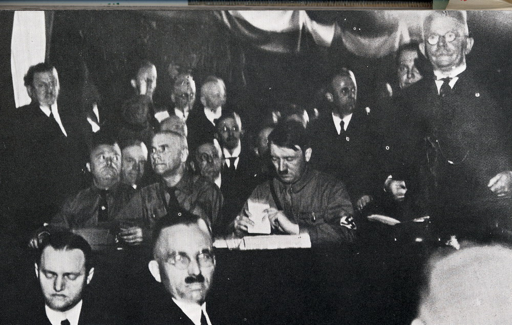 Aus der gemeinsamen Entschließung der „Nationalen Front" in Bad Harzburg  am 11.10.1931: