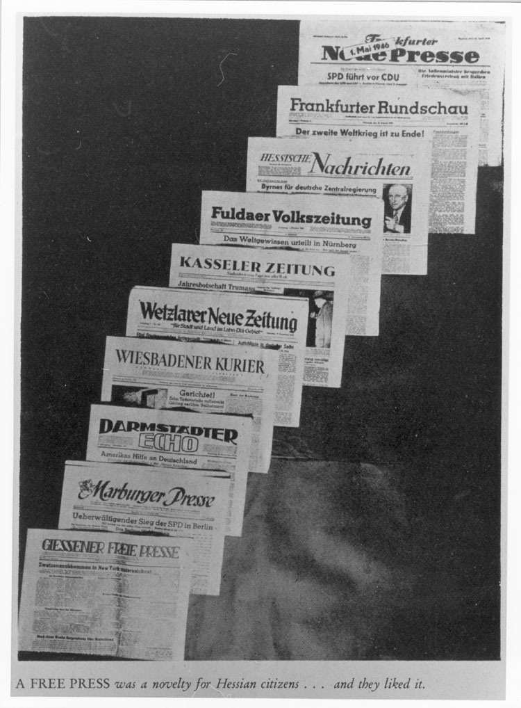 Von der Militärregierung lizenzierte hessische Zeitungen im Sommer 1946. Die Medienpolitik war ein wichtiger Aspekt der von der Besatzungsmacht betriebenen demokratischen Neuorientierung Deutschlands