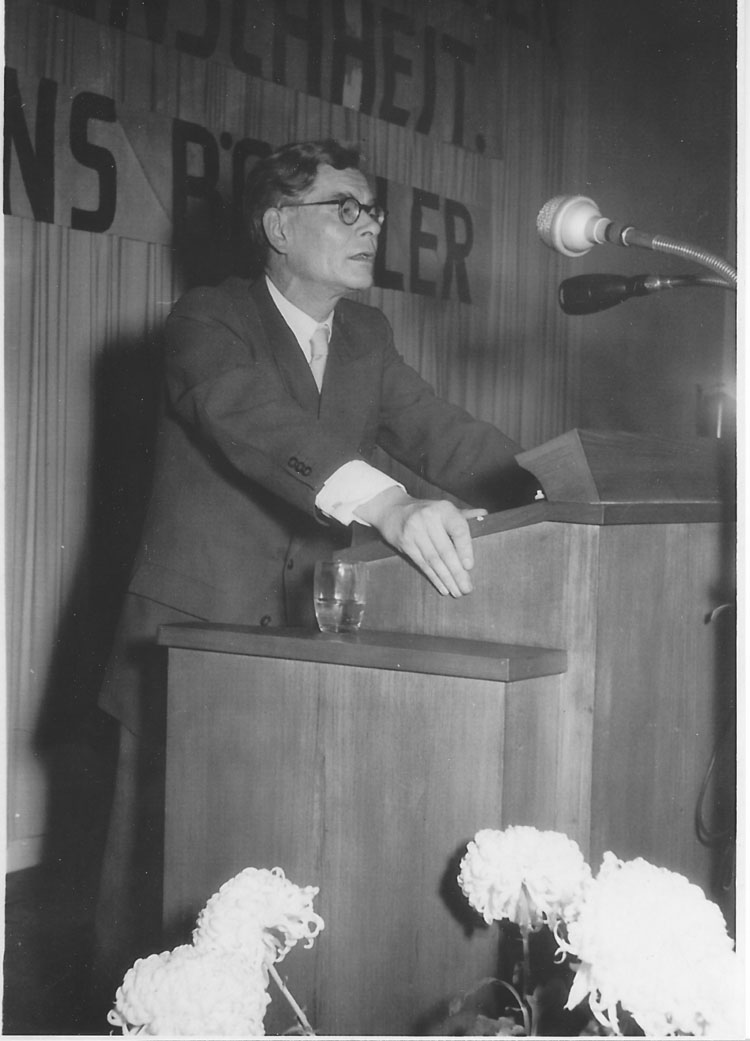 Wolfgang Abendroth als Redner bei einer Kampagne gegen die Wiederbewaffnung, um 1955