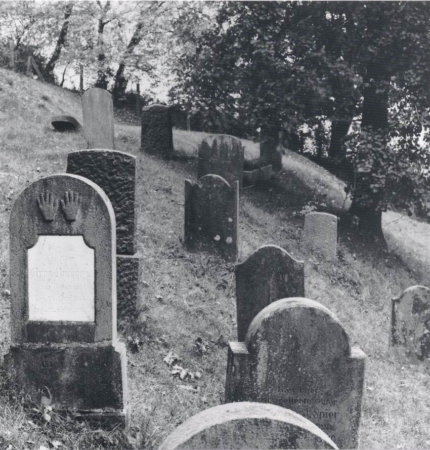 Fotografie eines jüdischen Friedhofs