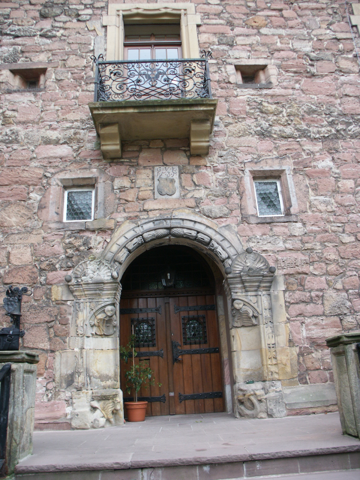 Renaissance-Portal des Schloß Wommen (bei Herleshausen)