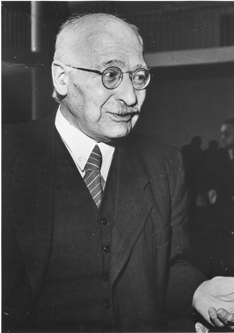 Der bekannte SPD-Politiker Prof. Dr. Ludwig Bergsträsser stand während der NS-Zeit in Verbindung zu Wilhelm Leuschner. Er wurde bereits im April 1945 von der Militärregierung als Präsident der Provinz Starkenburg eingesetzt, im Juni für Oberhessen und dan