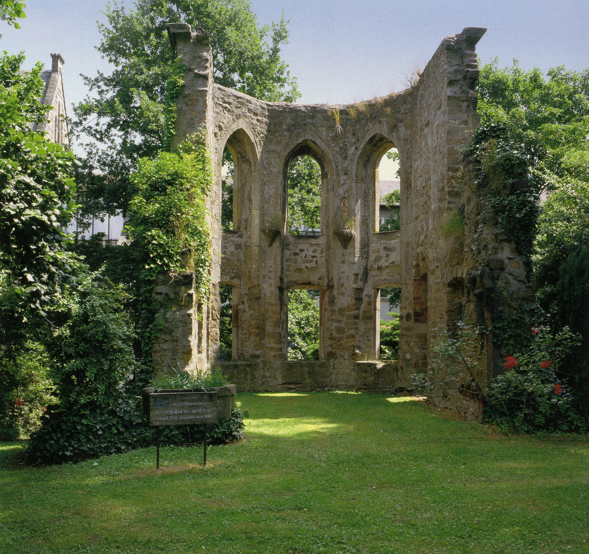 Foto der Chorruine der Hospitalkirche
des Elisabeth-Hospitals zu Marburg