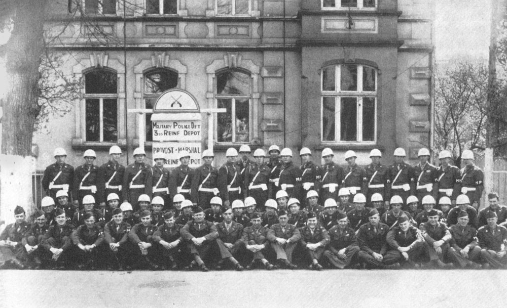 Bericht des Staatspolitischen Ausschusses über seine Einsetzung und Tätigkeit seit Mai 1945 an den amerik. Militärkommandanten Lt. Col. Thomas A. Brown vom 16. 8. 1945