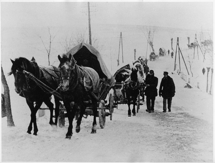 Der Wolhynische Treck: Wolhyniendeutsche Bauern müssen im Winter 1939/40 ihre Heimat verlassen und sollen im "Warthegau" in ehemals polnischen Gebieten neue Höfe bekommen