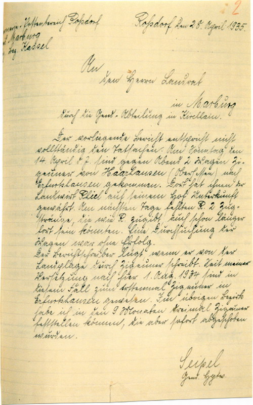 Zeitungsausschnitt einer Meldung der Kirchhainer Zeitung vom 14. April 1935 über den angeblichen Diebstahl von "Zigeunern" in Erfurtshausen und Schreiben des Polizeipostens in Roßdorf an den Landrat mit der Richtigstellung, 28. April 1935