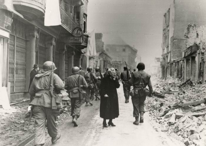 Foto: Einmarsch der Amerikaner in Bensheim am 27. März 1945