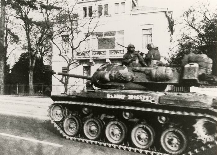 Foto: Amerikanische Panzer in Wiesbaden, März 1945