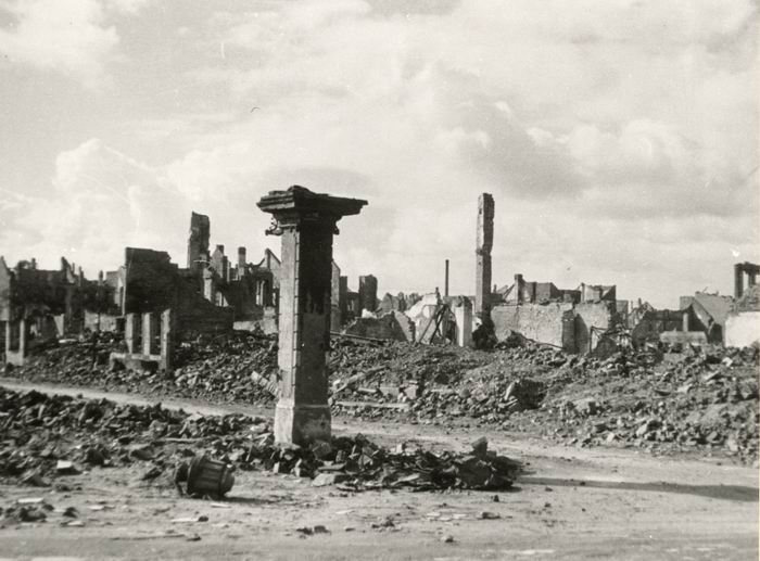 Foto: Trümmerlandschaft in Hanau nach britischen Fliegerangriffen vom 19. März 1945