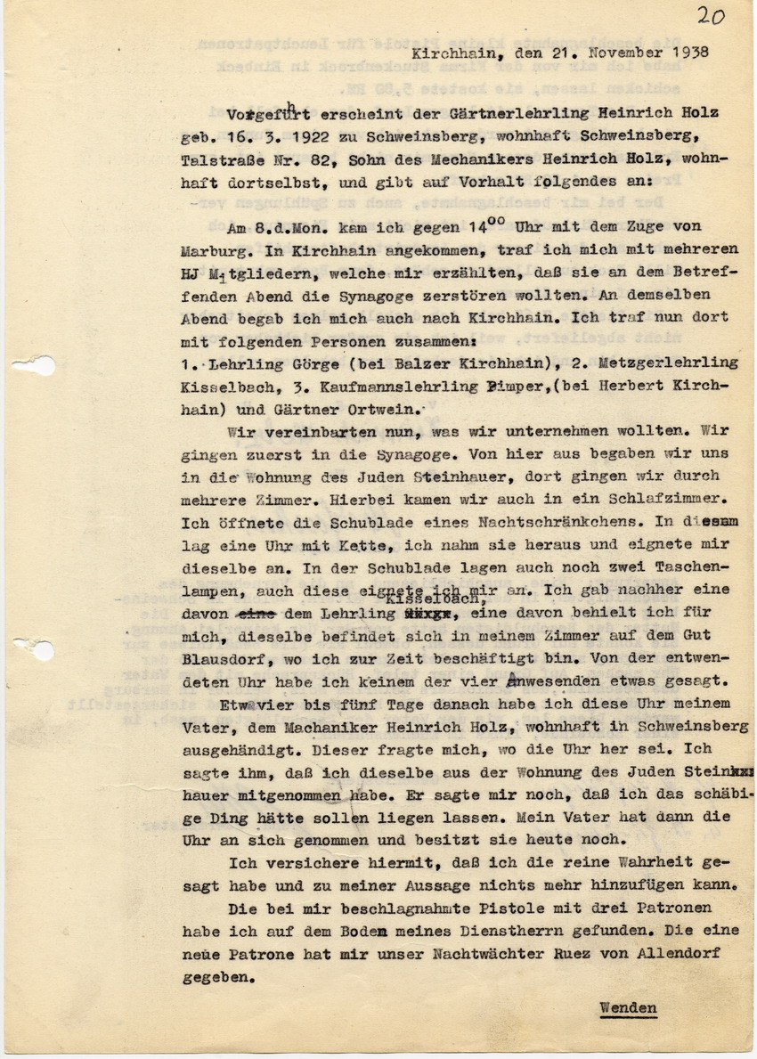 Vernehmungsprotokoll der Polizei Kirchhain zu den Ausschreitungen am 8. November 1938. Gärtnerlehrling Heinrich Holz gibt den Besitz von Schusswaffen und den Diebstahl einer Uhr zu. Protokoll vom 21. November 1938.