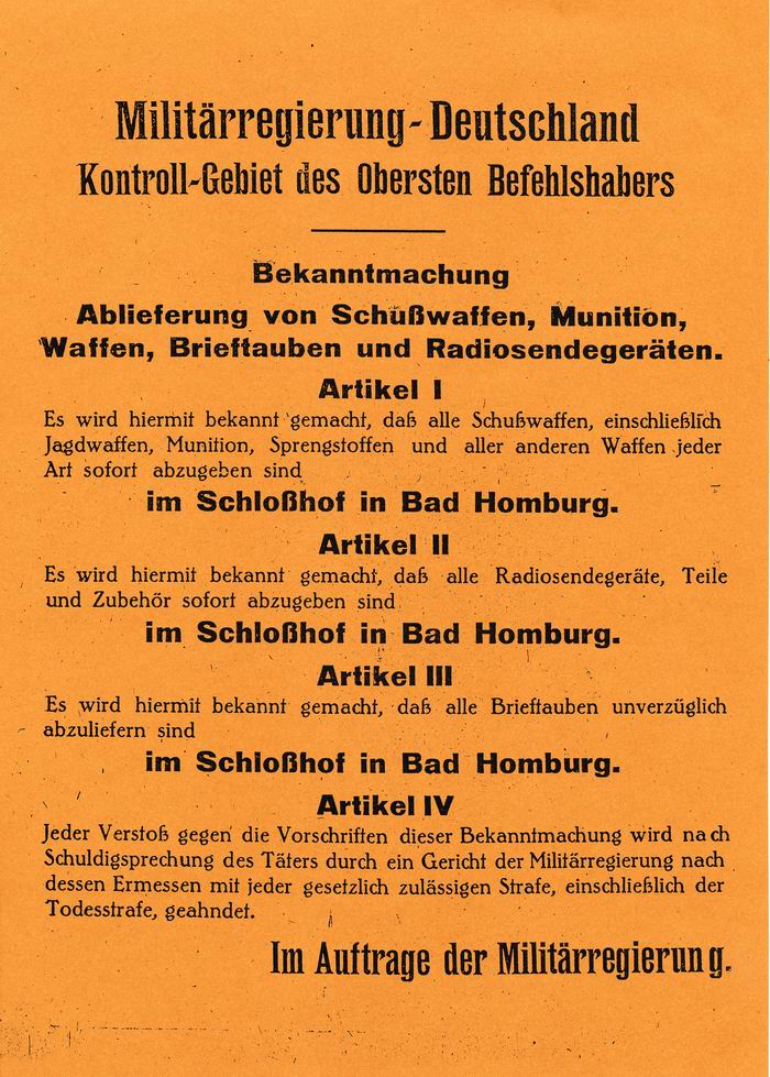 Anschlag: "Militärregierung-Deutschland: Bekanntmachung: Ablieferung von Schusswaffen, Munition, Waffen, Brieftauben und Radiosendegeräten..."