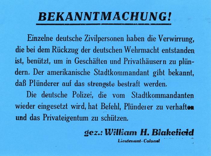 Anschlag: Bekanntmachung. Der amerikanische Stadtkommandant gibt bekannt, dass Plünderungen fremden Eigentums schwer bestraft werden.