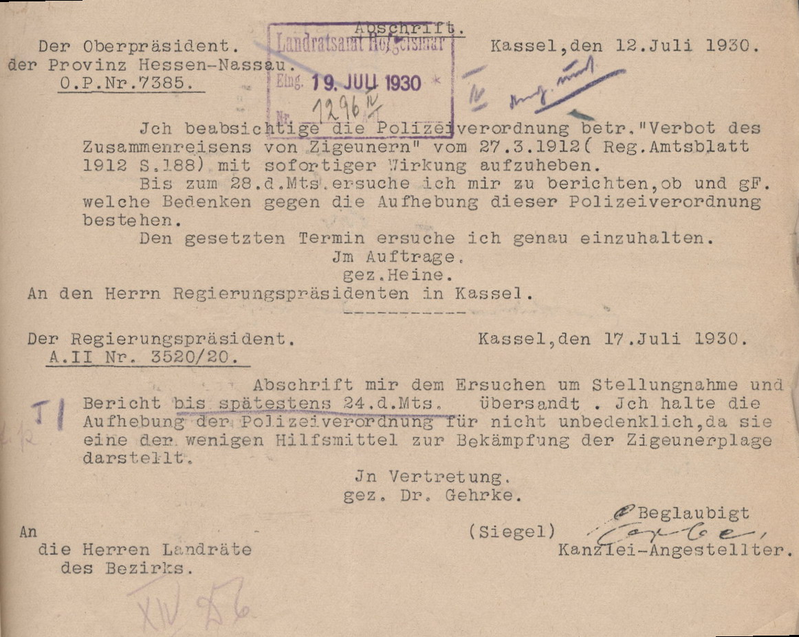 Abschrift der Verfügung des Oberpräsidenten in Kassel, die Polizeiverordnung betr. Verbot des Zusammenreisens von Sinti und Roma vom 27. März 1912, aufzuheben, 12. Juli 1930