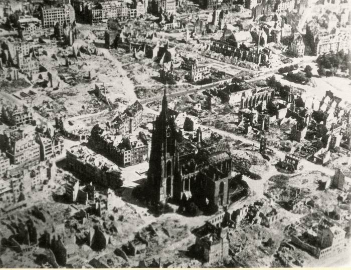 Foto: Trümmerlandschaft Frankfurt 1945