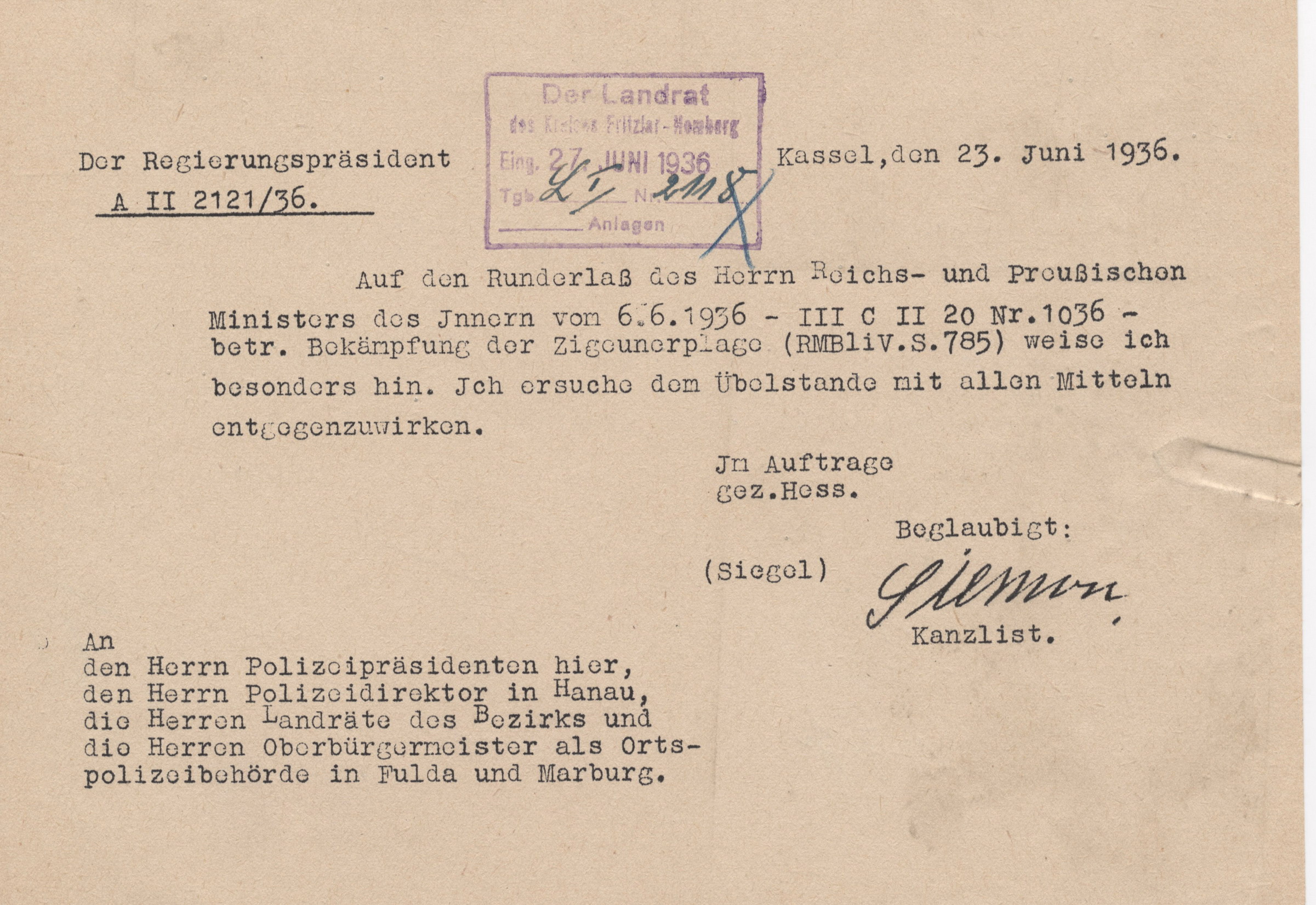 Schreiben des Regierungspräsidenten in Kassel an die Polizeipräsidenten, Landräte und Oberbürgermeister zur Beachtung des Runderlasses des Innenministers zur Überwachung der Sinti und Roma, 23. Juni 1936