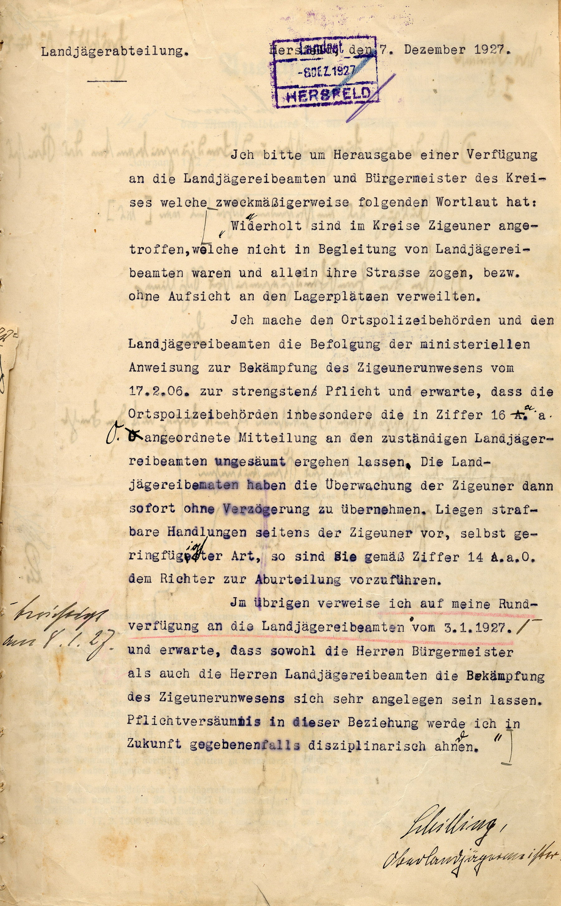 Schreiben der Landjägerabteilung Hersfeld an den Landrat in Hersfeld mit der Bitte um die Herausgabe einer Verfügung zur schärferen Überwachung der Sinti und Roma durch die Ortspolizeibehörden, 7. Dezember 1927