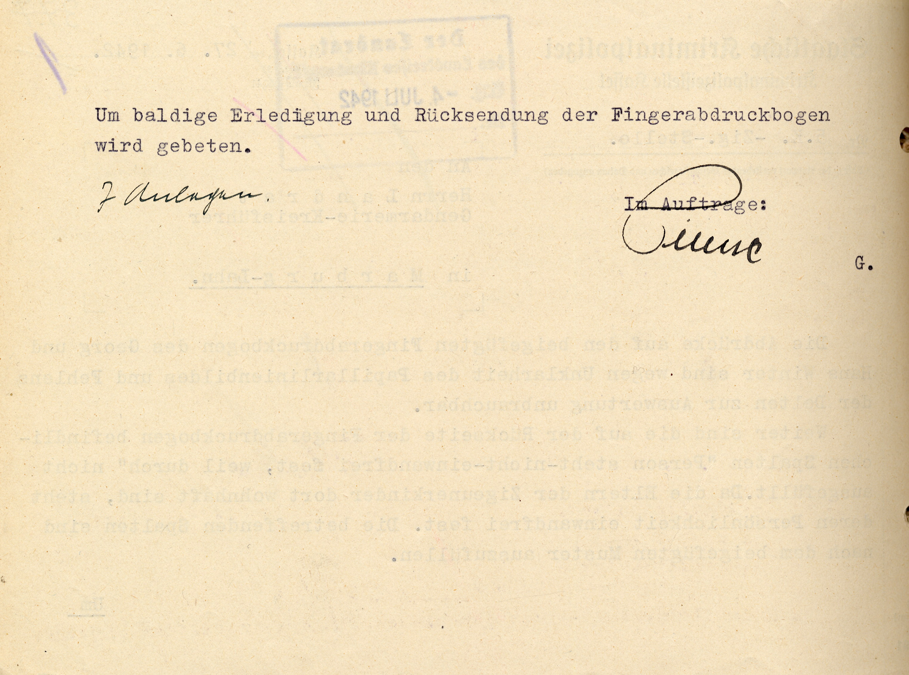 Schreiben der Kriminalpolizeistelle Kassel an den Landrat in Marburg wegen der Unbrauchbarkeit zweier Fingerabdruckbögen, 27. Juni 1942