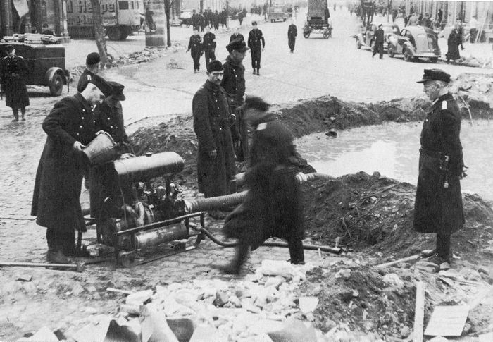 Fotos: Der zerstörte Marburger Hauptbahnhof nach dem Luftangriff vom 22. Februar 1945