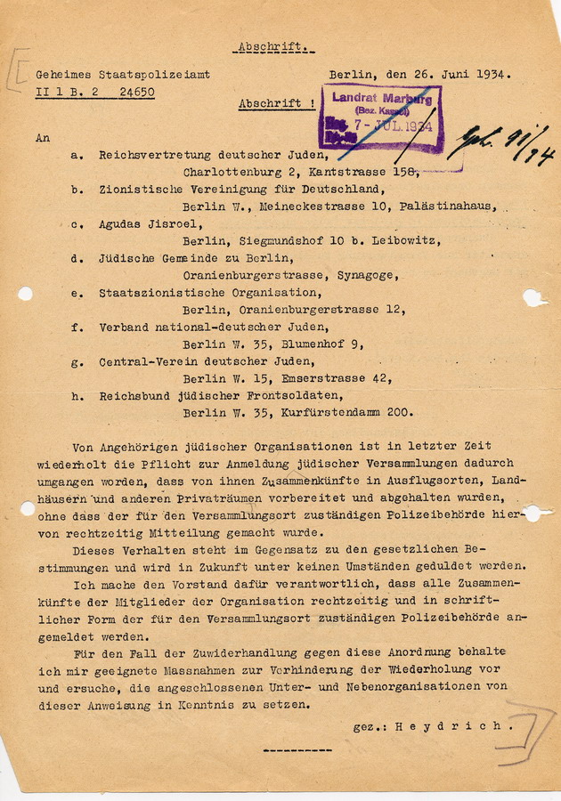 Mitteilung Heydrichs an alle Staatspolizeistellen mit der Anordnung, mitgeschicktes Mitteilungsblatt zum Thema der Versammlungen jüdischer Vereine, an alle Vorstände jüdischer Organisationen weiterzuleiten, 26. Juni 1934
