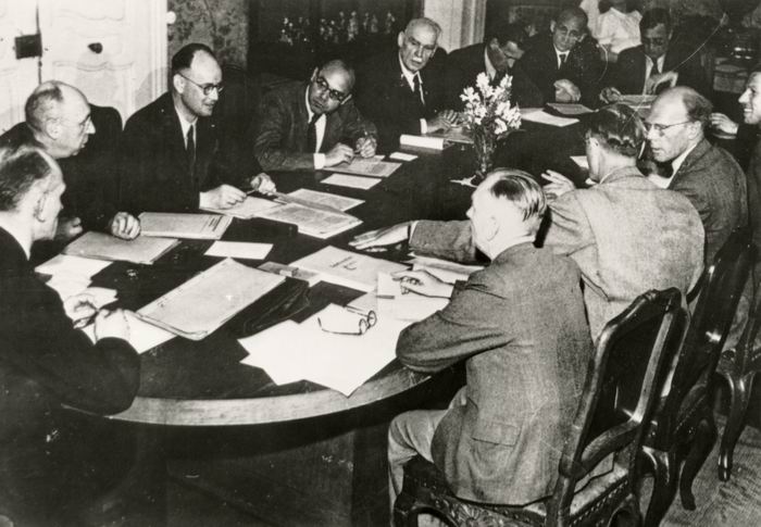 Foto: Tagung des Exekutivrates der Bizone am 1. April 1947 in Frankfurt-Höchst