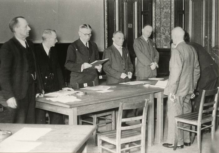 Foto: Urteilsverkündung der Spruchkammer Hanau 1946